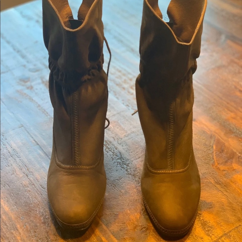 Clarks Artisan Women Boots Size 11